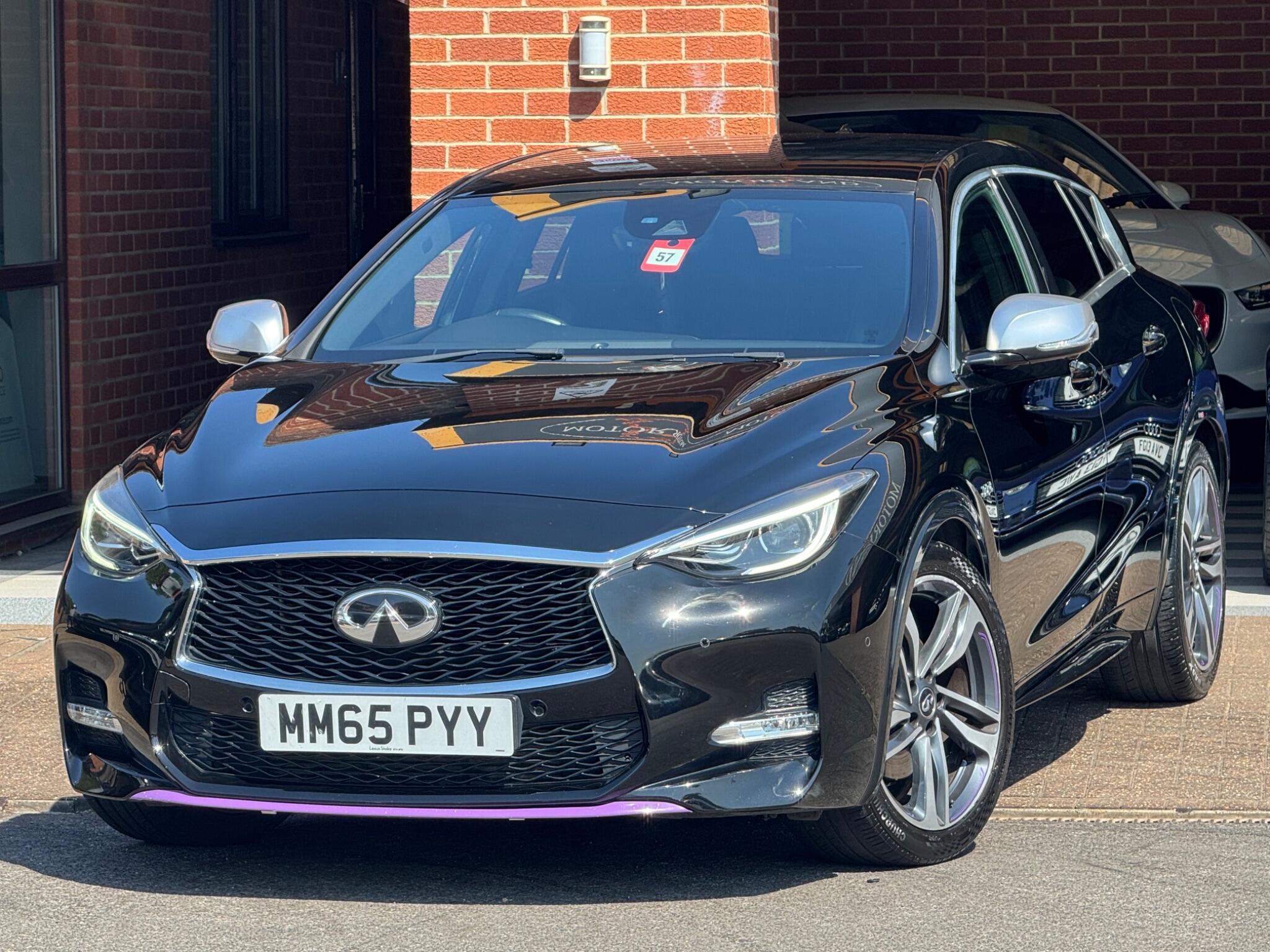 Infiniti Q30 view 2