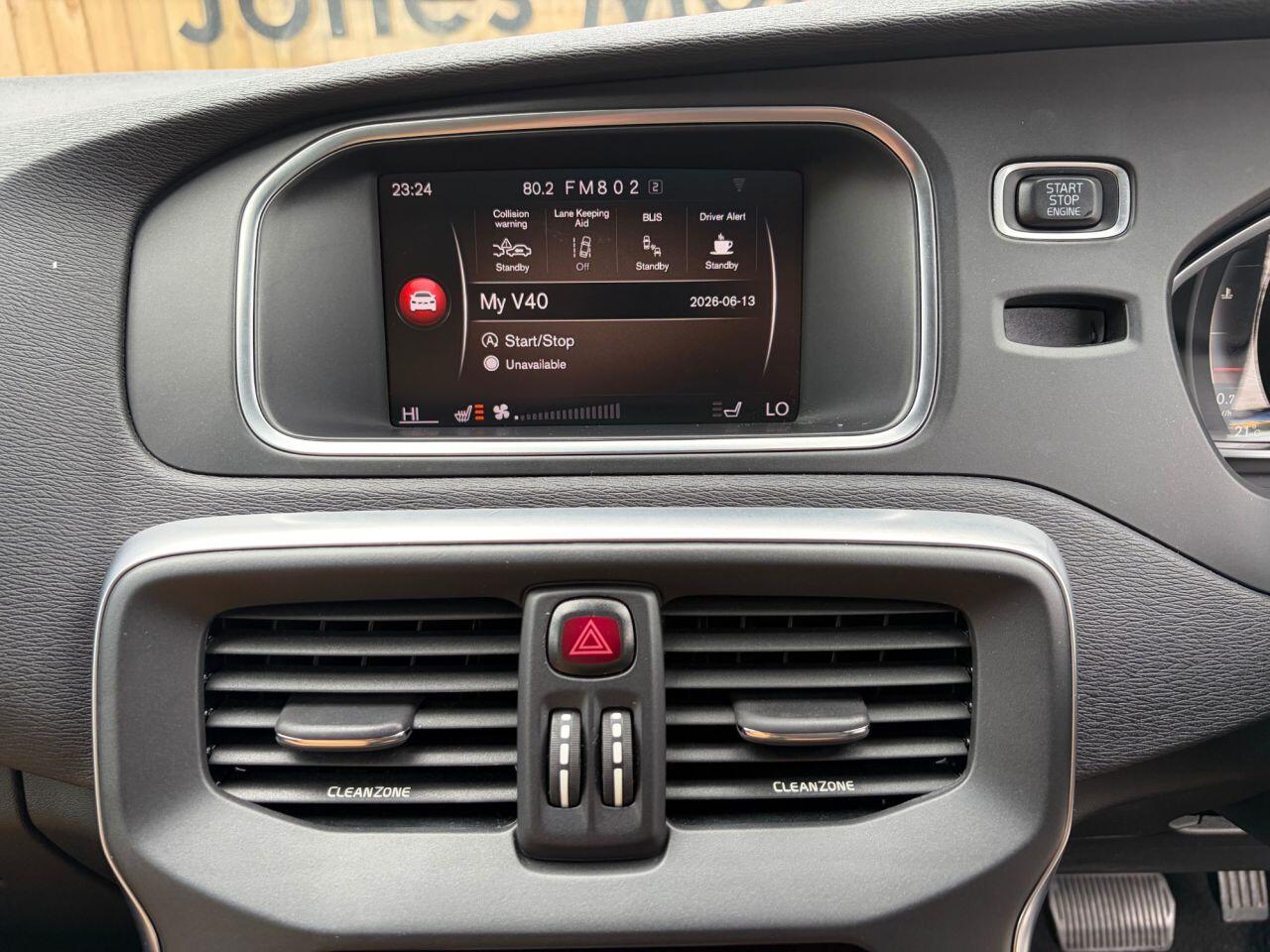 Volvo V40 Cross Country view 23