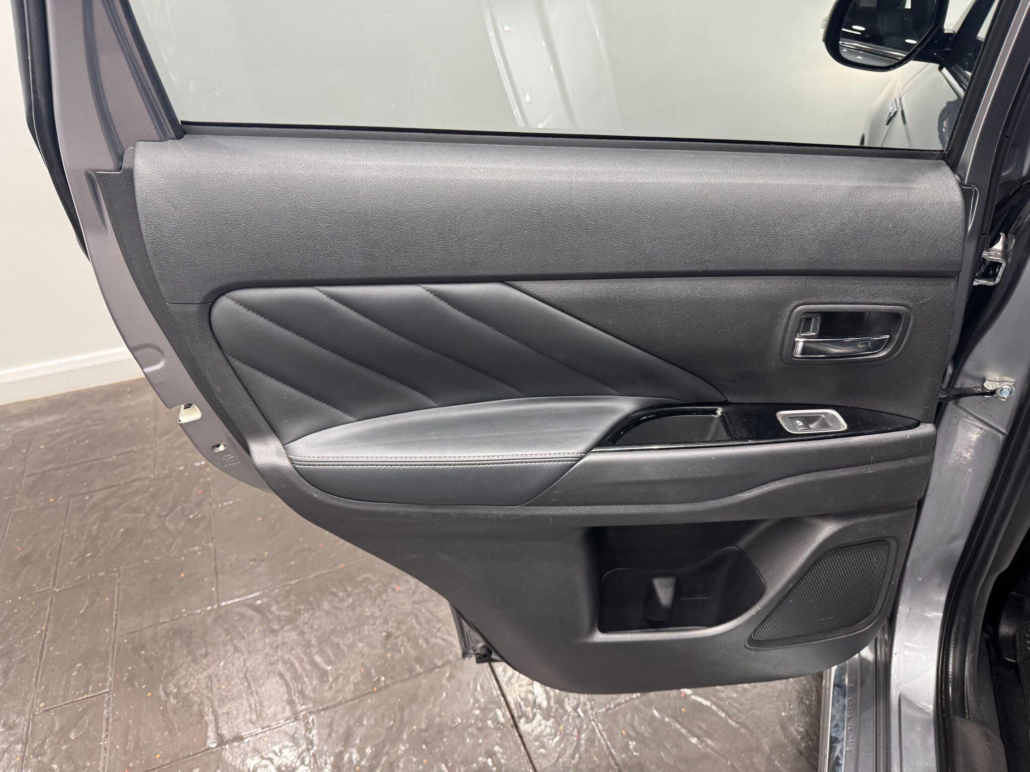 Mitsubishi Outlander view 35