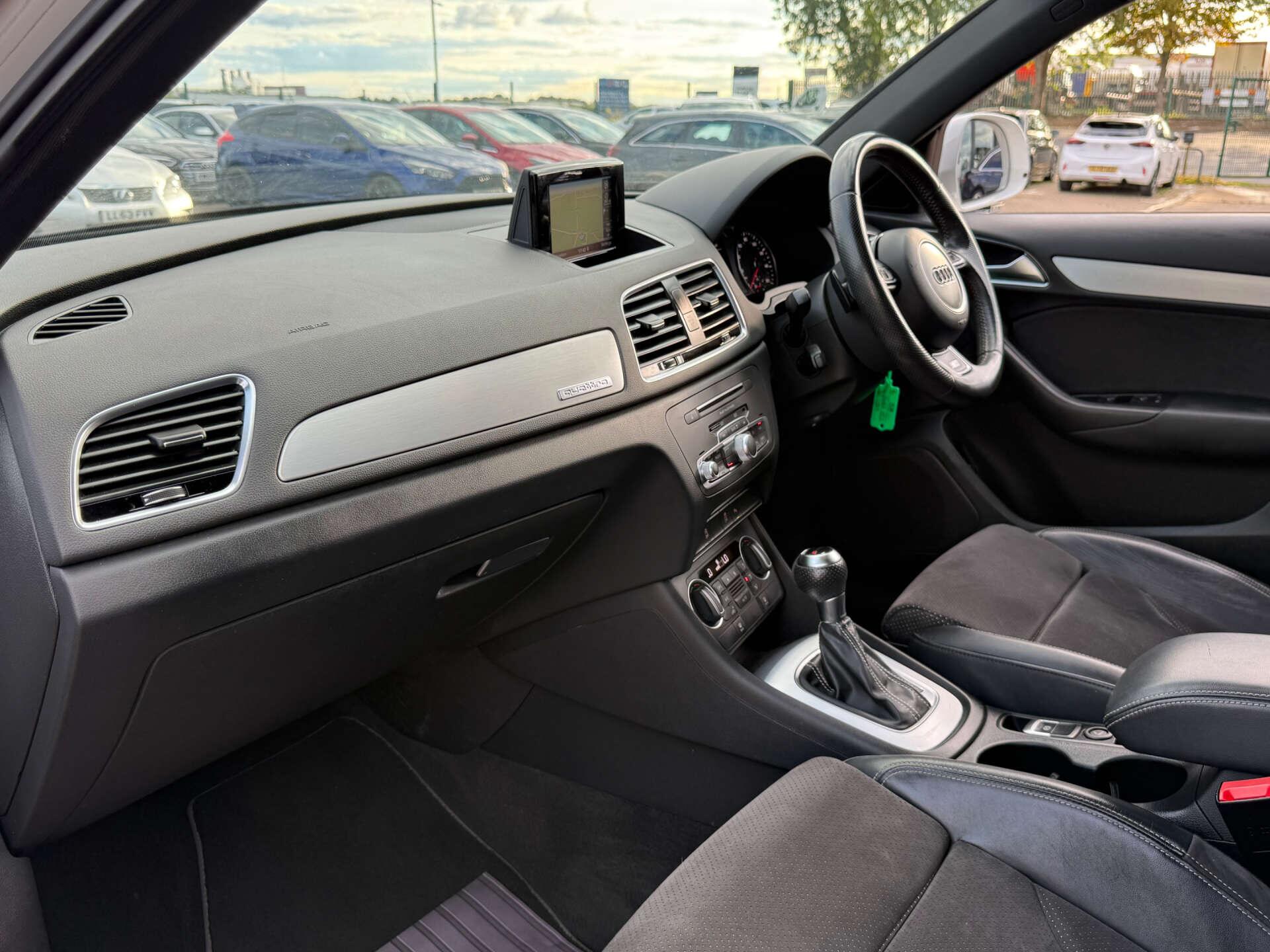 Audi Q3 view 75