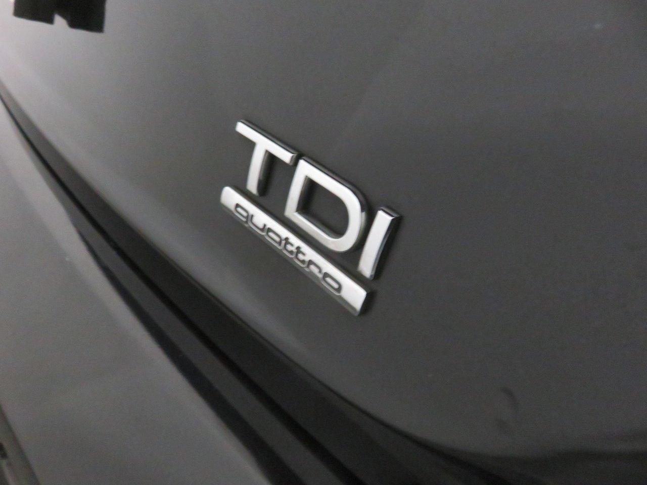 Audi Q7 view 17
