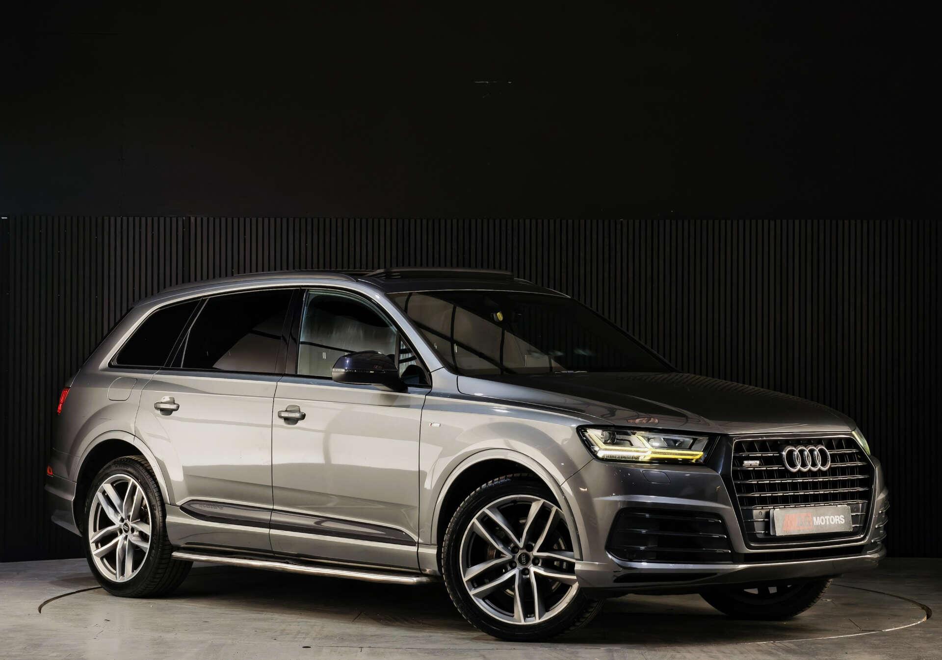 Audi Q7 view 5