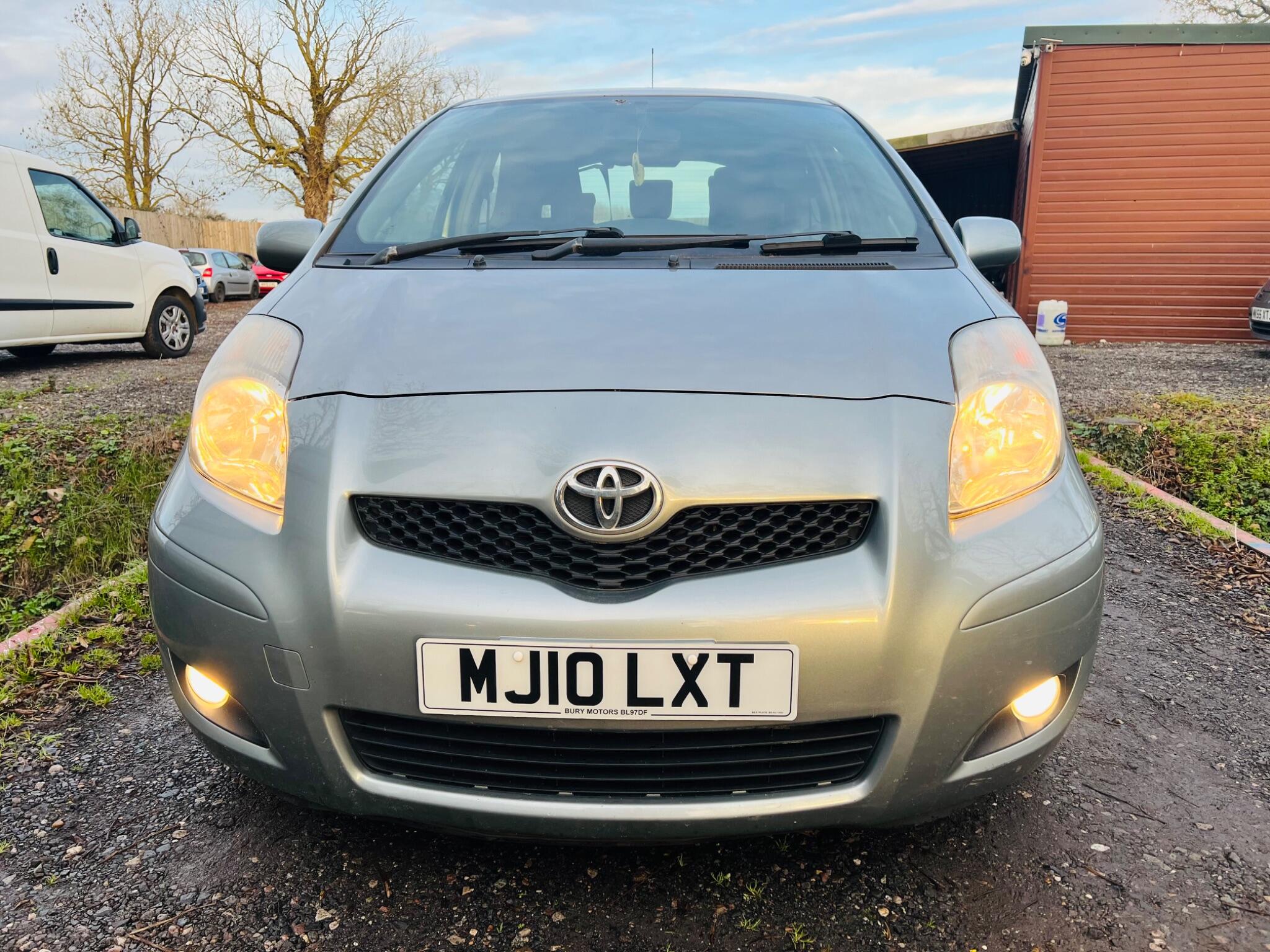2010 Toyota Yaris 1.33 Dual VVT-i TR Euro 4 (s/s) 3dr • 91,593 miles image 2