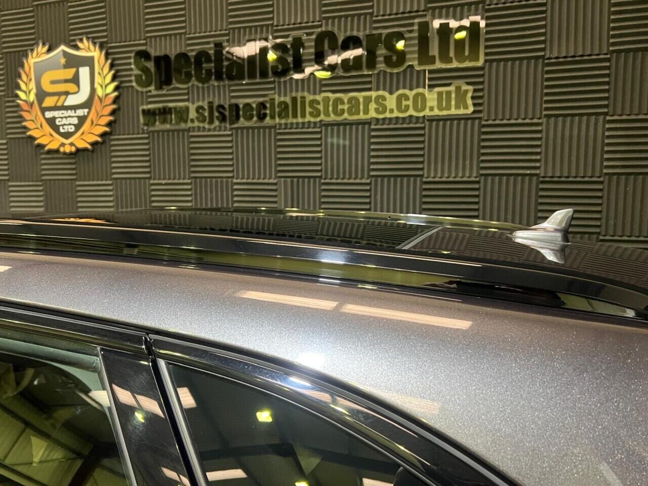 Bentley Bentayga view 25