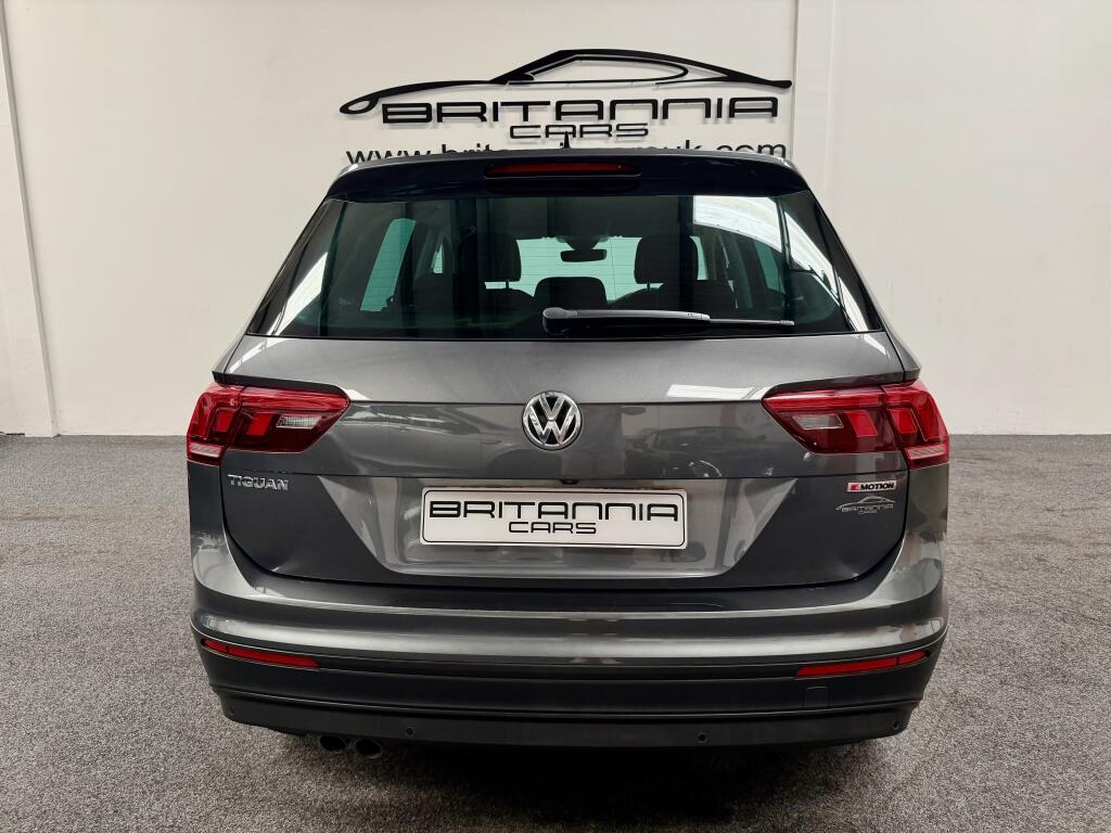 Volkswagen Tiguan view 5