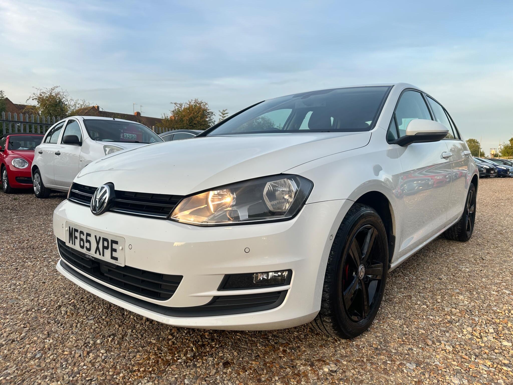 Volkswagen Golf view 3