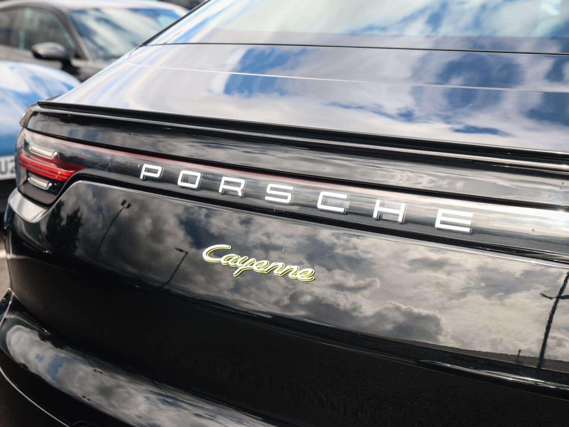 Porsche Cayenne view 29