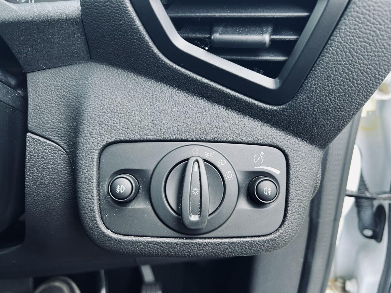 Ford C-Max view 32
