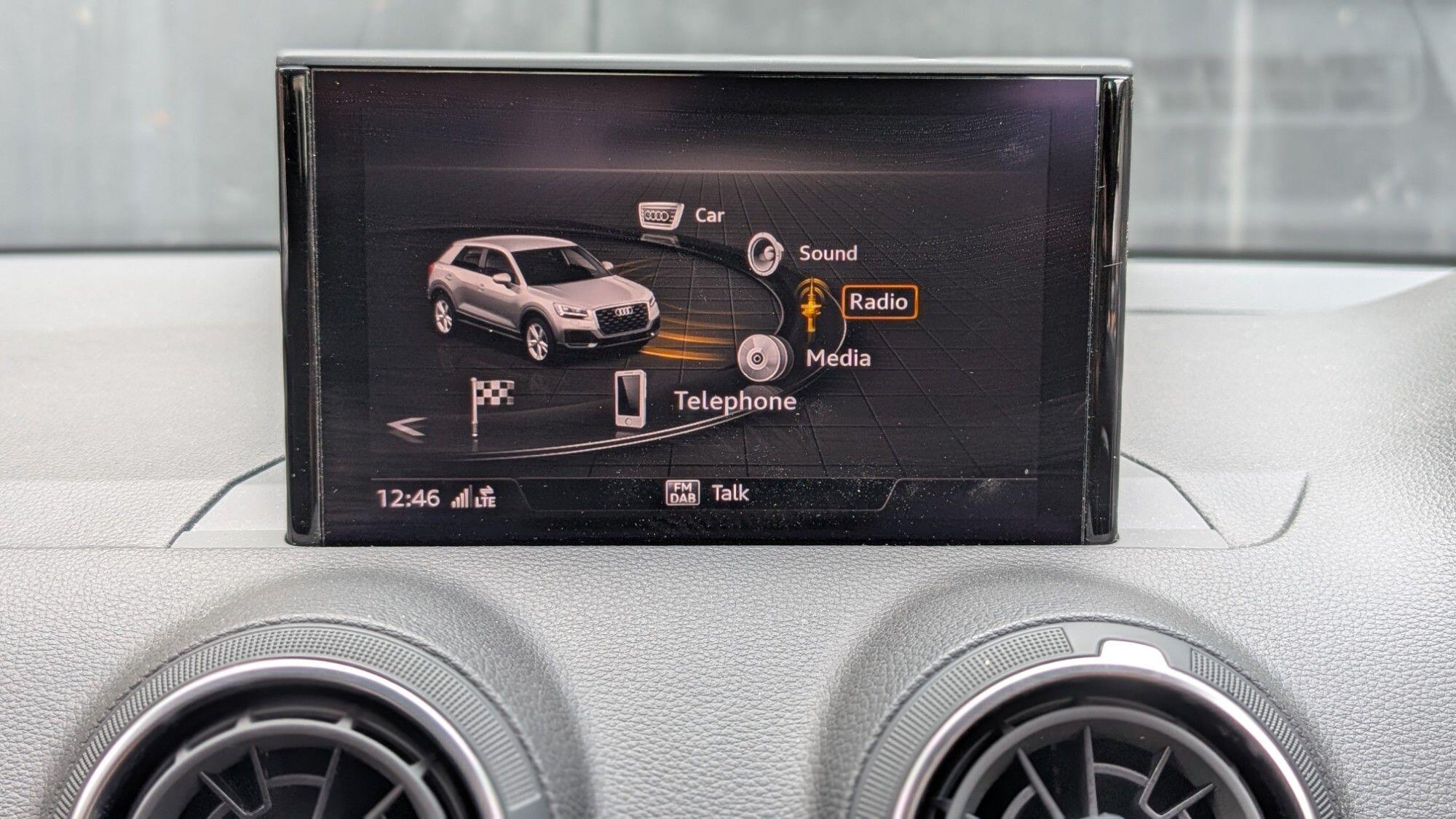 Audi Q2 view 18