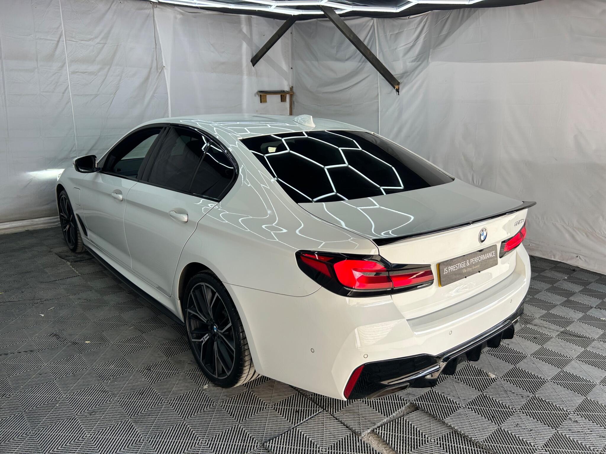 BMW 5 Series view 4