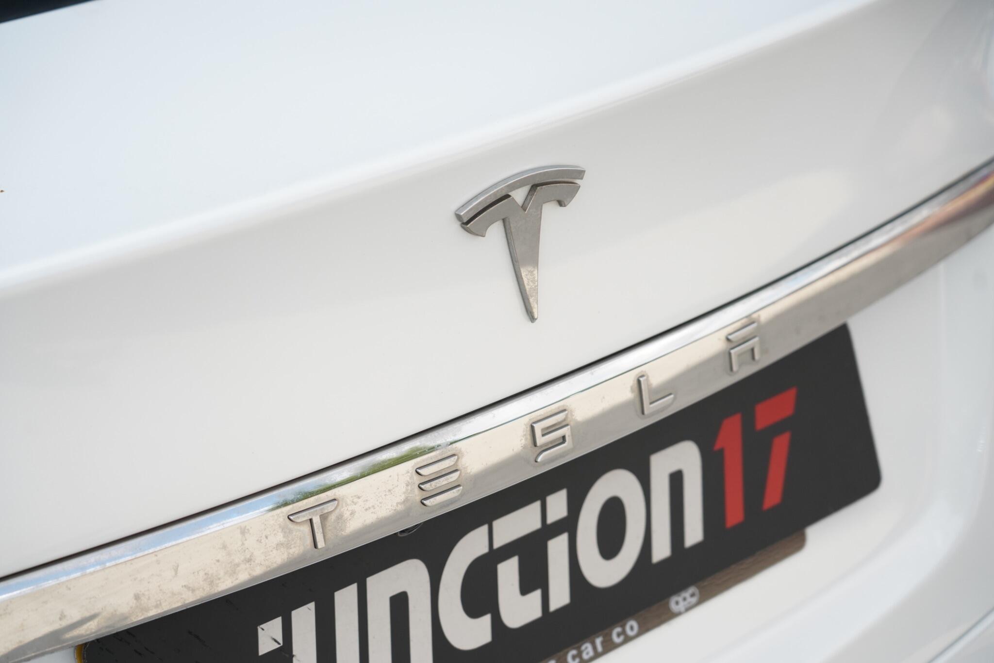 Tesla Model S view 28
