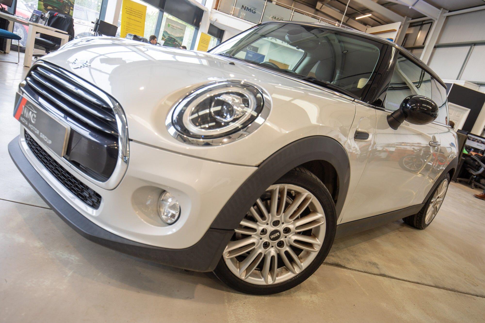 Mini Hatch view 5
