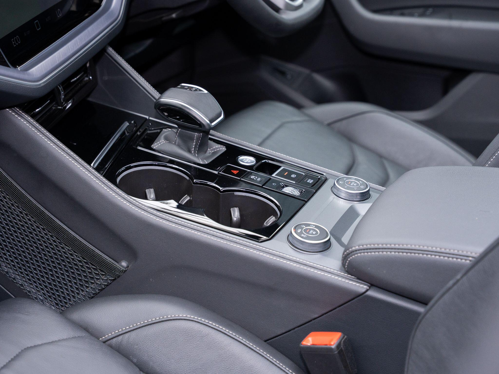 Volkswagen Touareg view 42