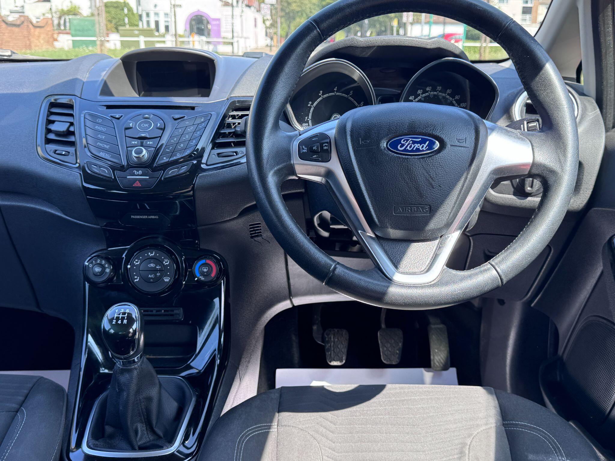 2015 Ford Fiesta image 20