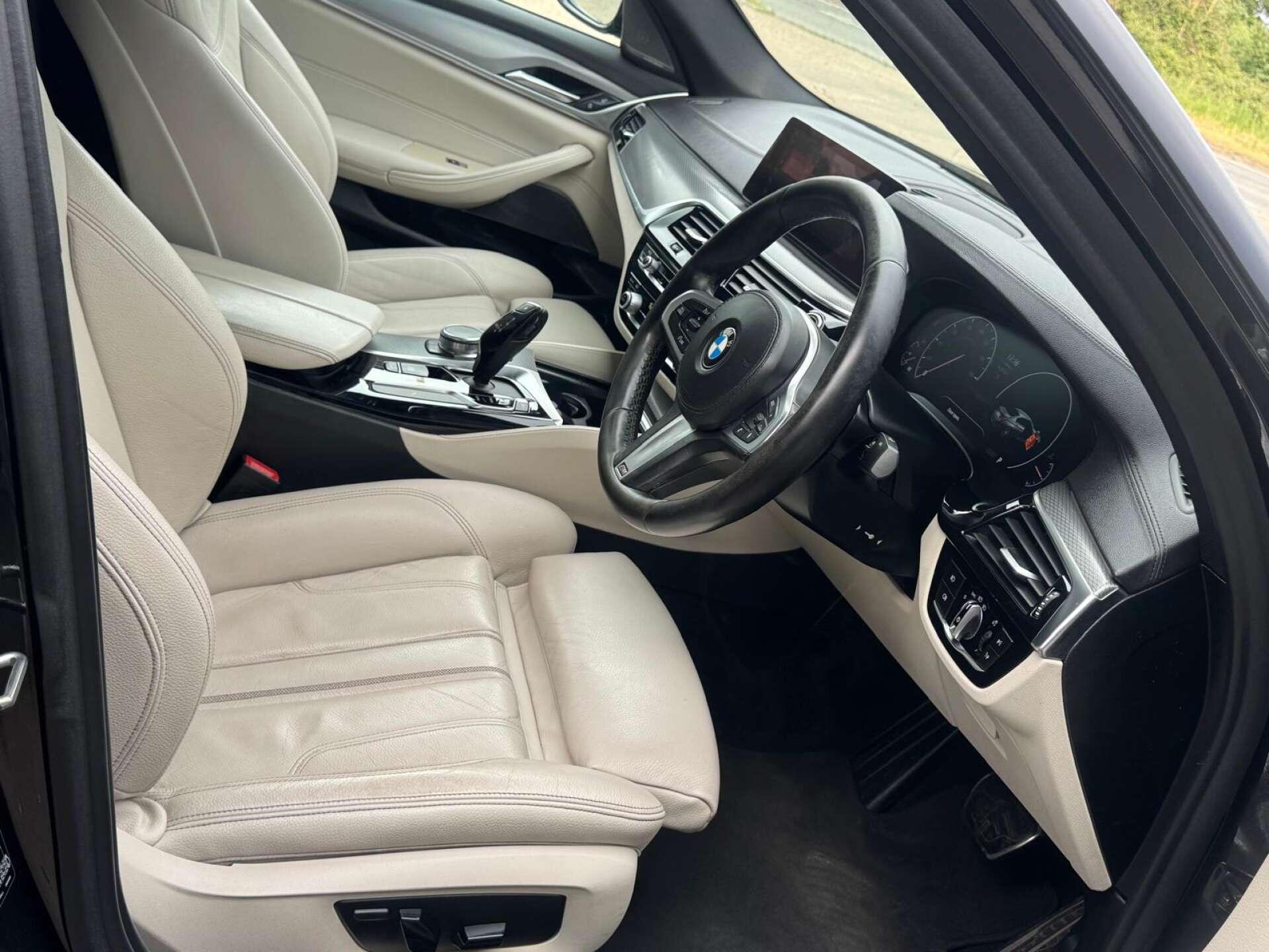 BMW 5 Series view 25