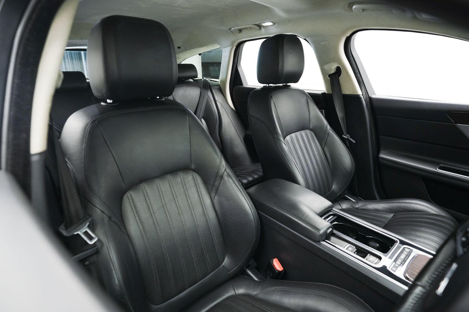 Jaguar XF view 12