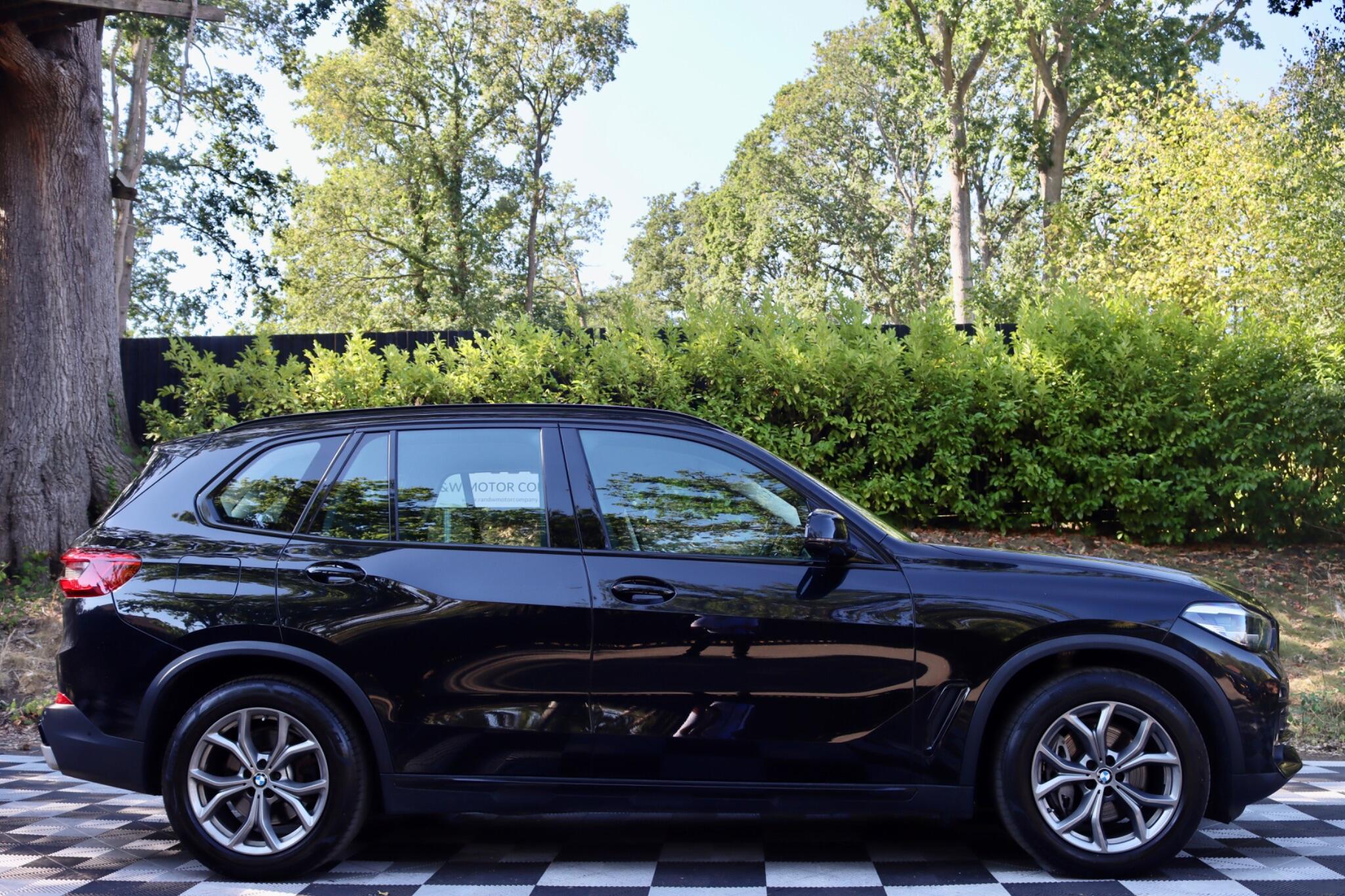 BMW X5 view 2