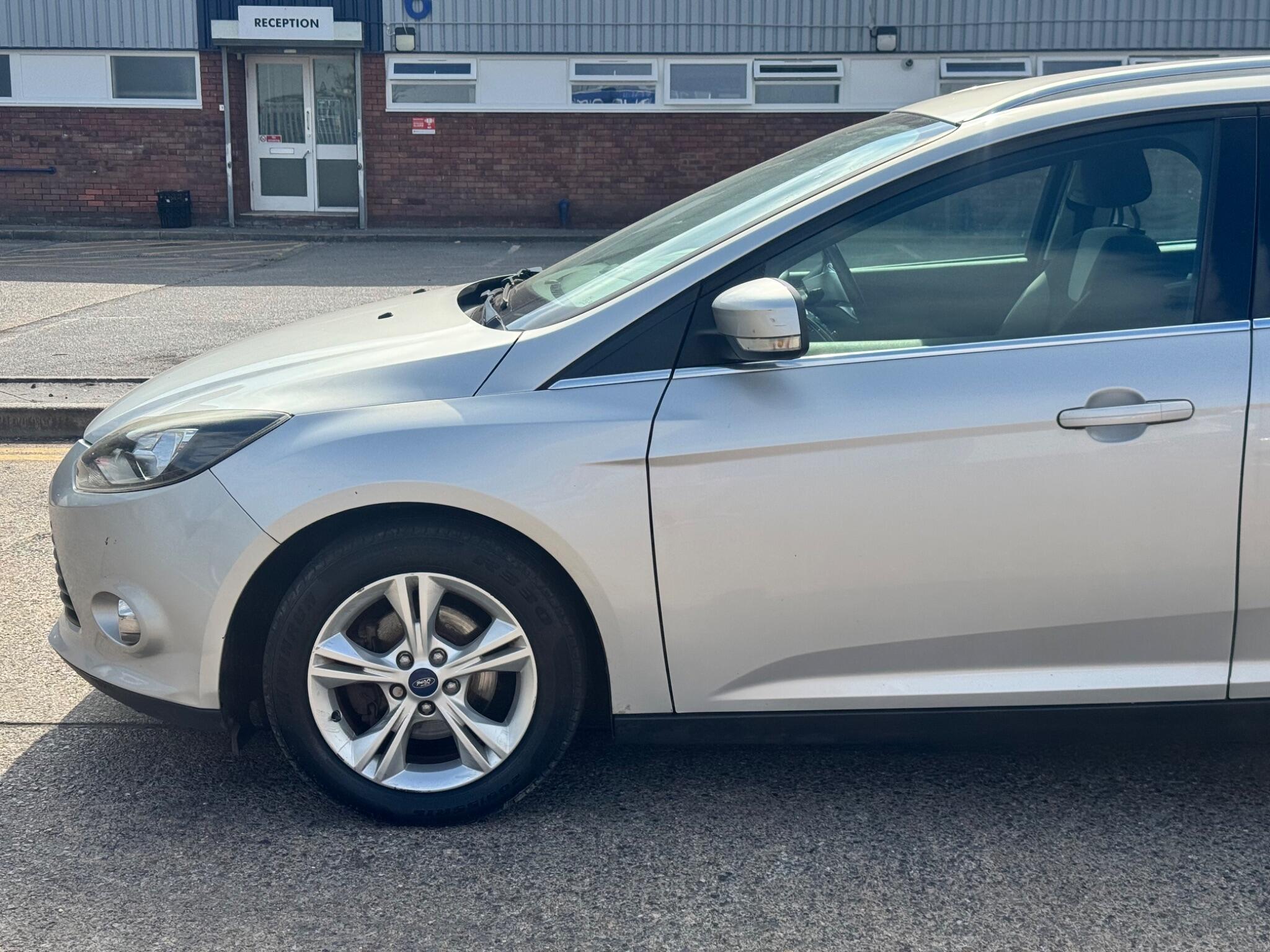 Ford Focus view 44