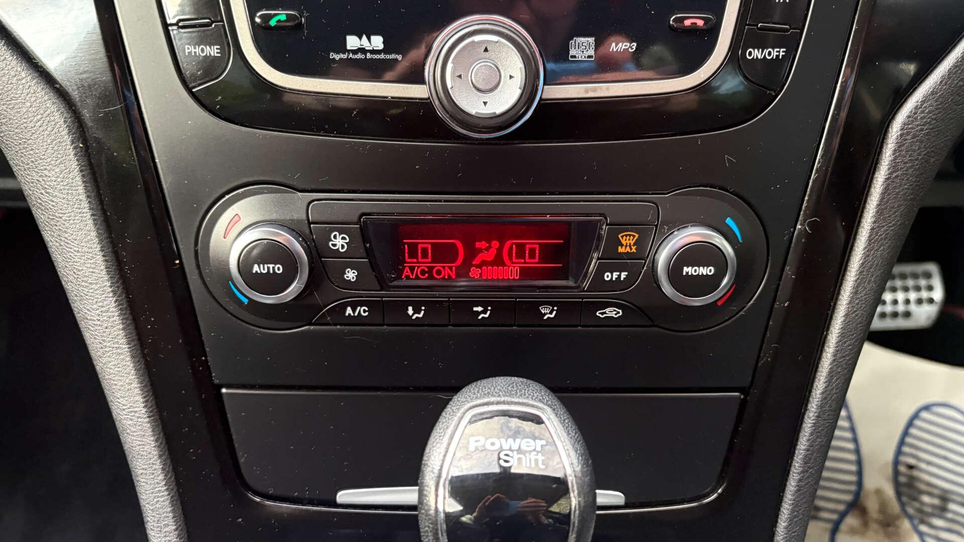 Ford Mondeo view 27