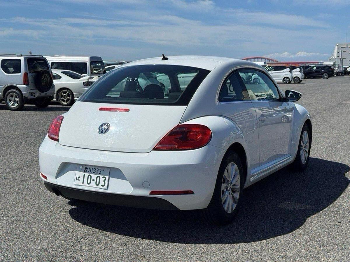 Volkswagen Beetle view 2