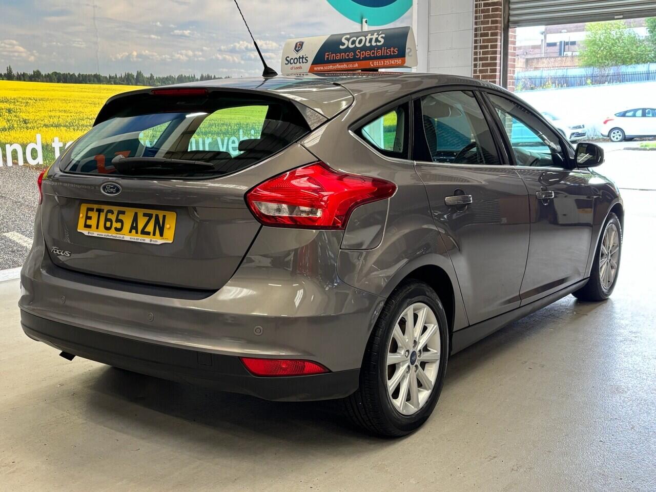 Ford Focus view 5