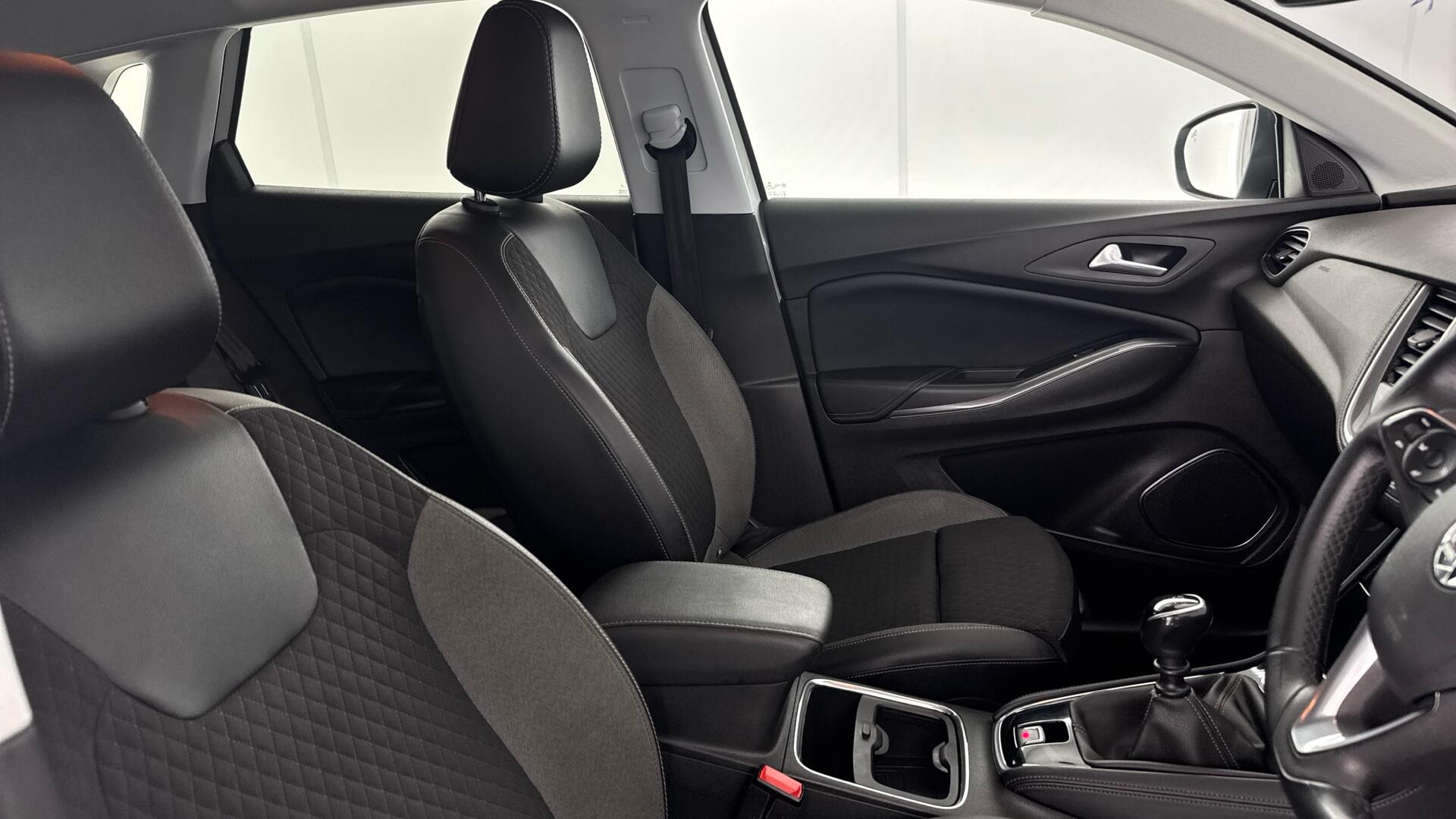 Vauxhall Grandland X view 16