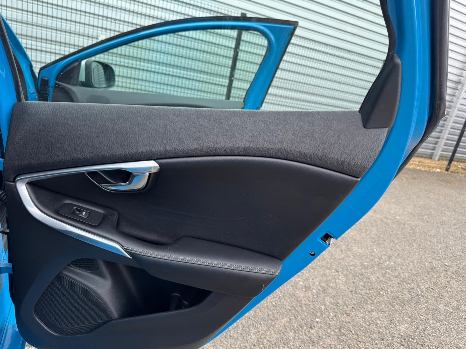 Volvo V40 view 23