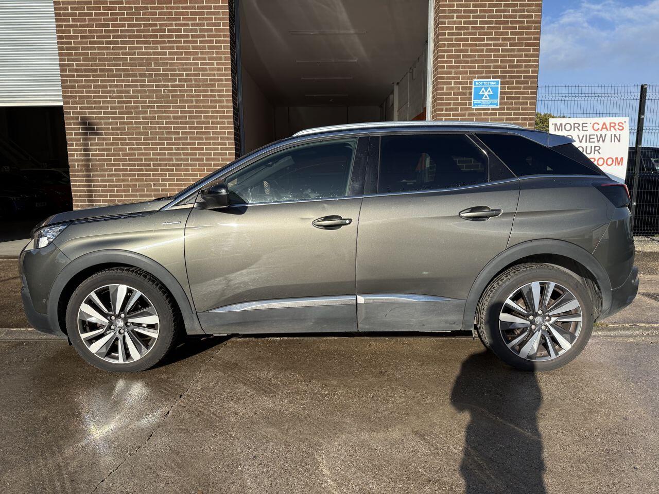 Peugeot 3008 view 5
