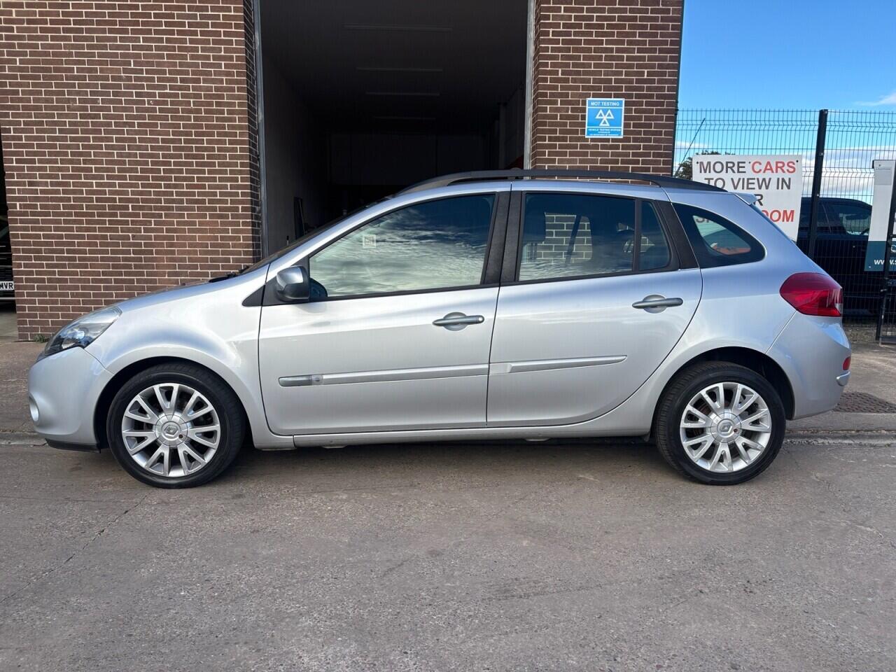 Renault Clio view 4