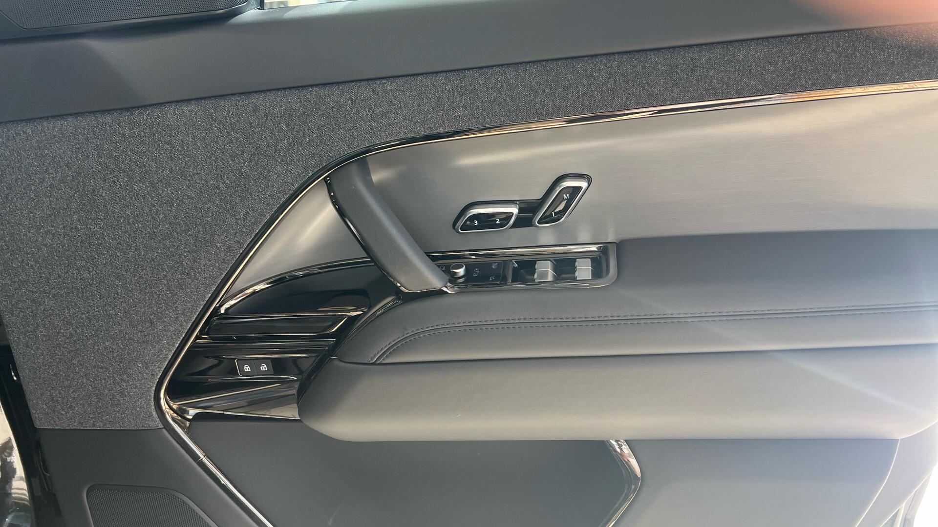Land Rover Range Rover Sport view 32
