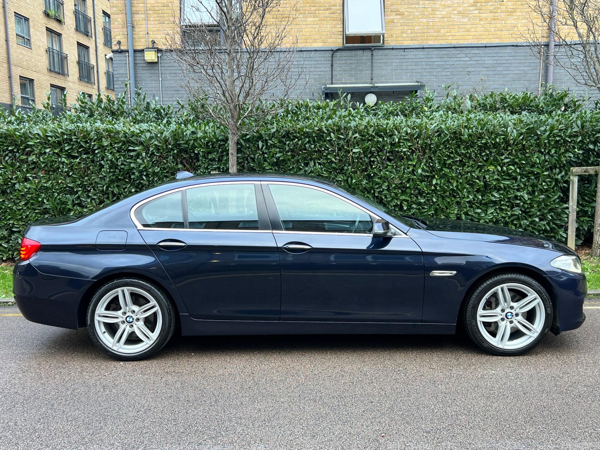 BMW 5 Series view 10