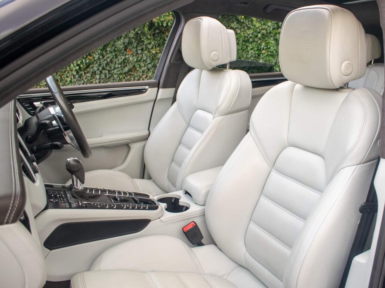 Porsche Macan view 24
