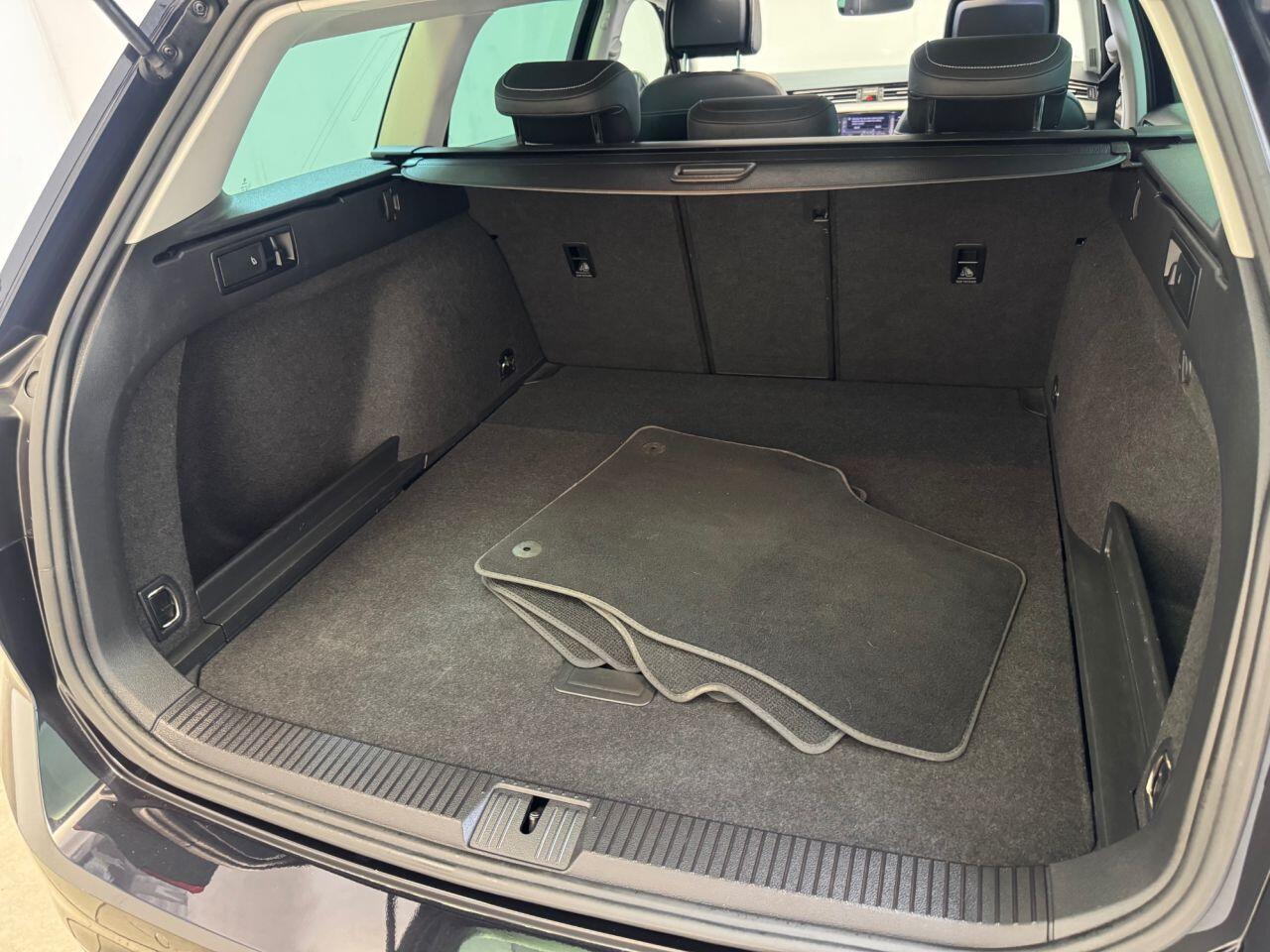 Volkswagen Passat view 25