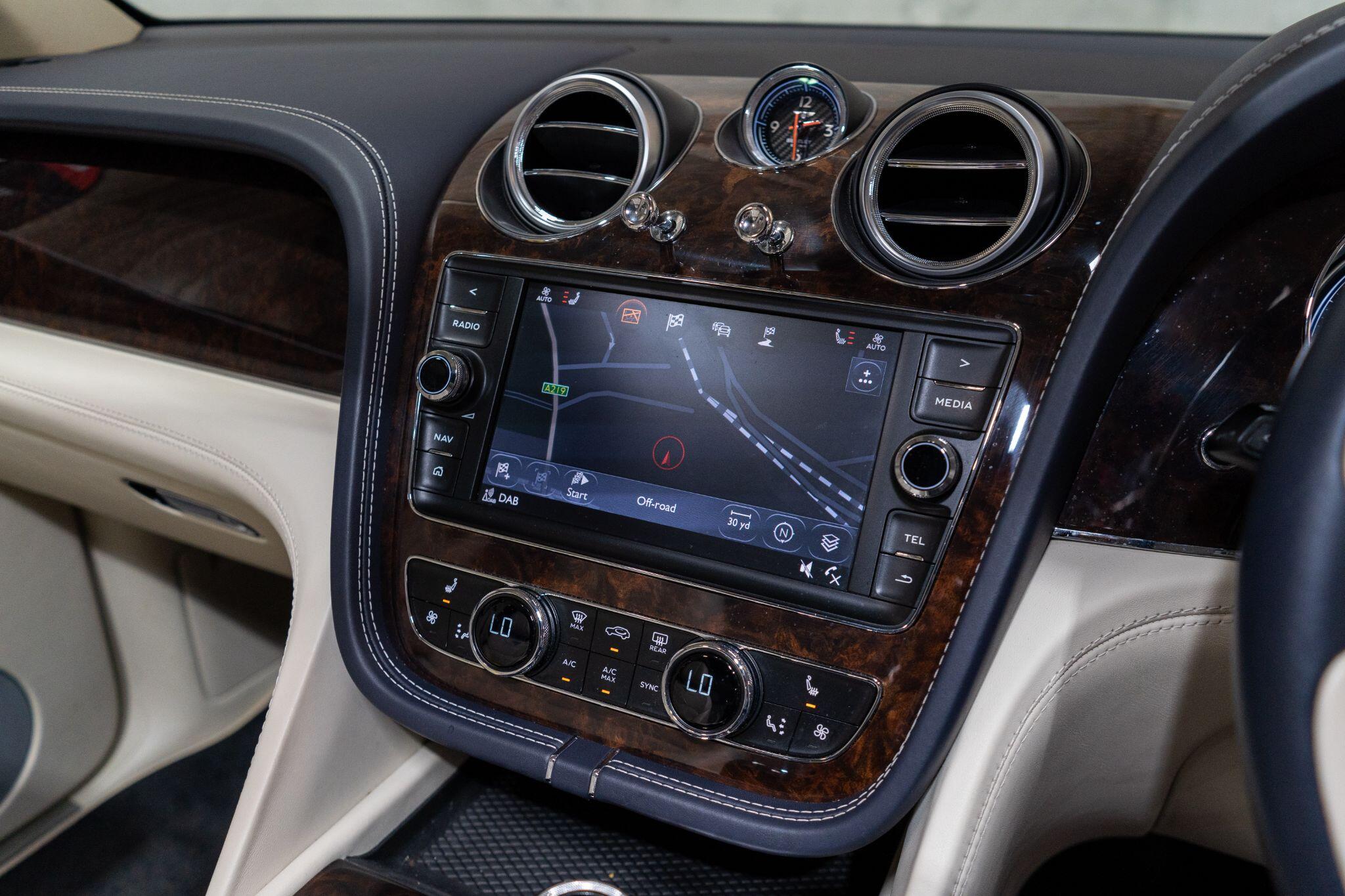 Bentley Bentayga view 19