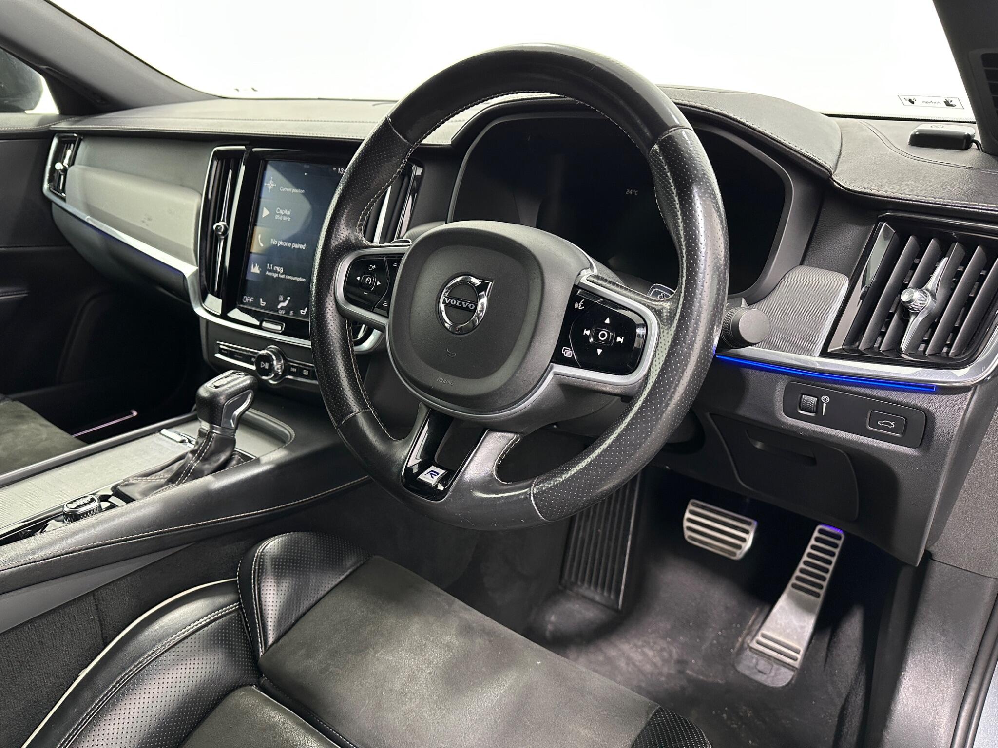 Volvo S90 view 11