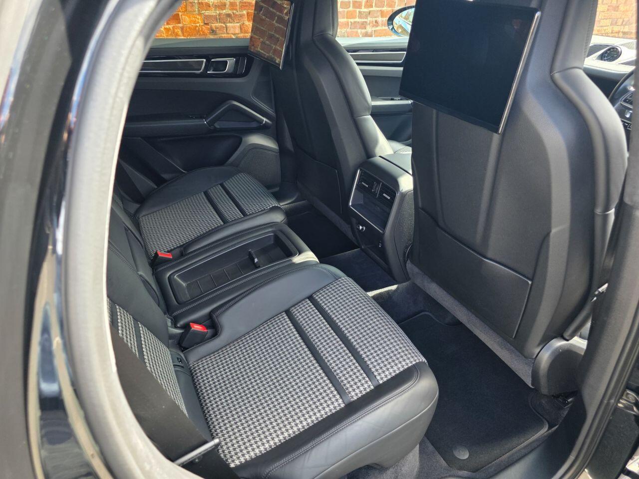 Porsche Cayenne view 28