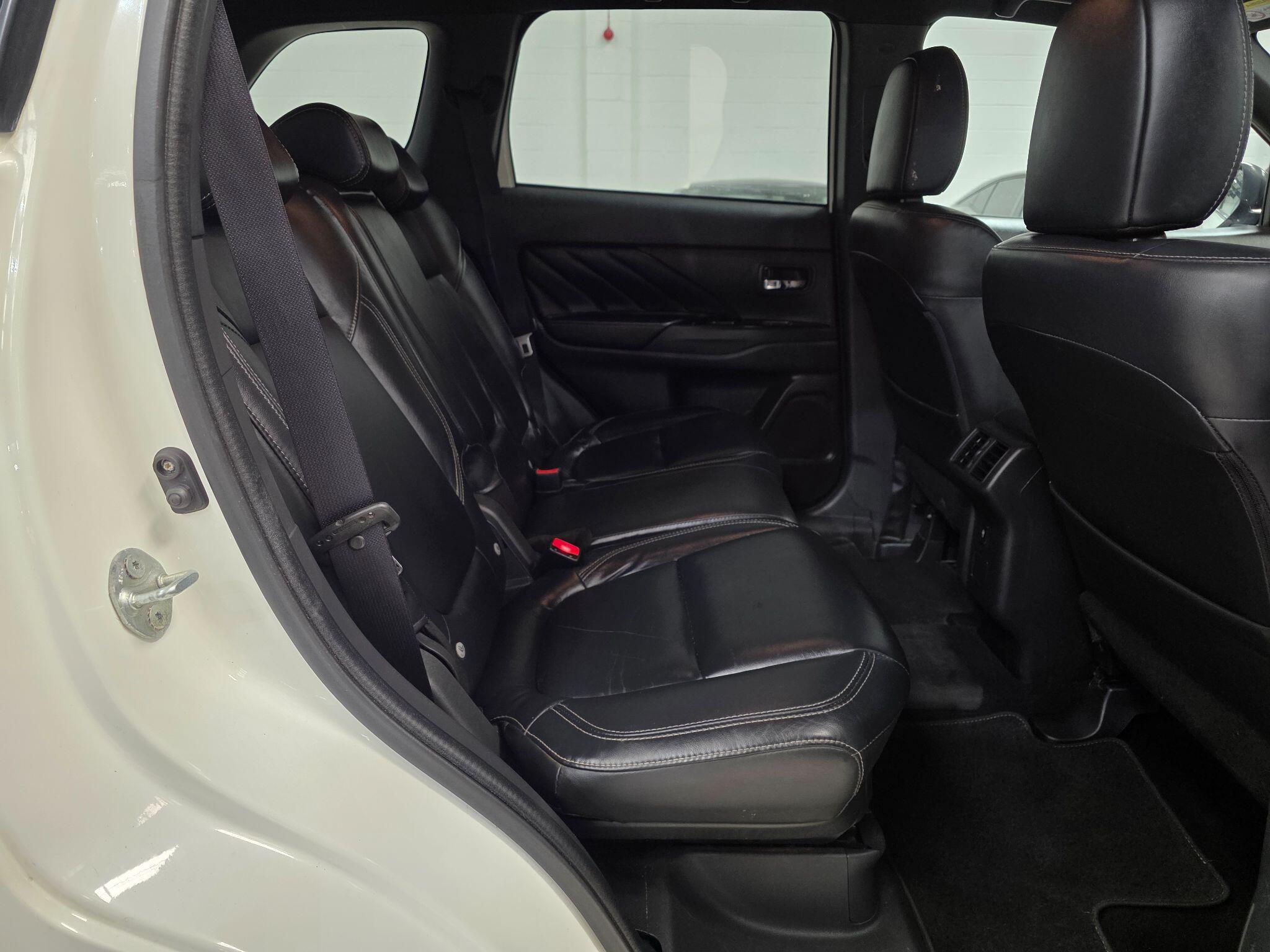 Mitsubishi Outlander view 22