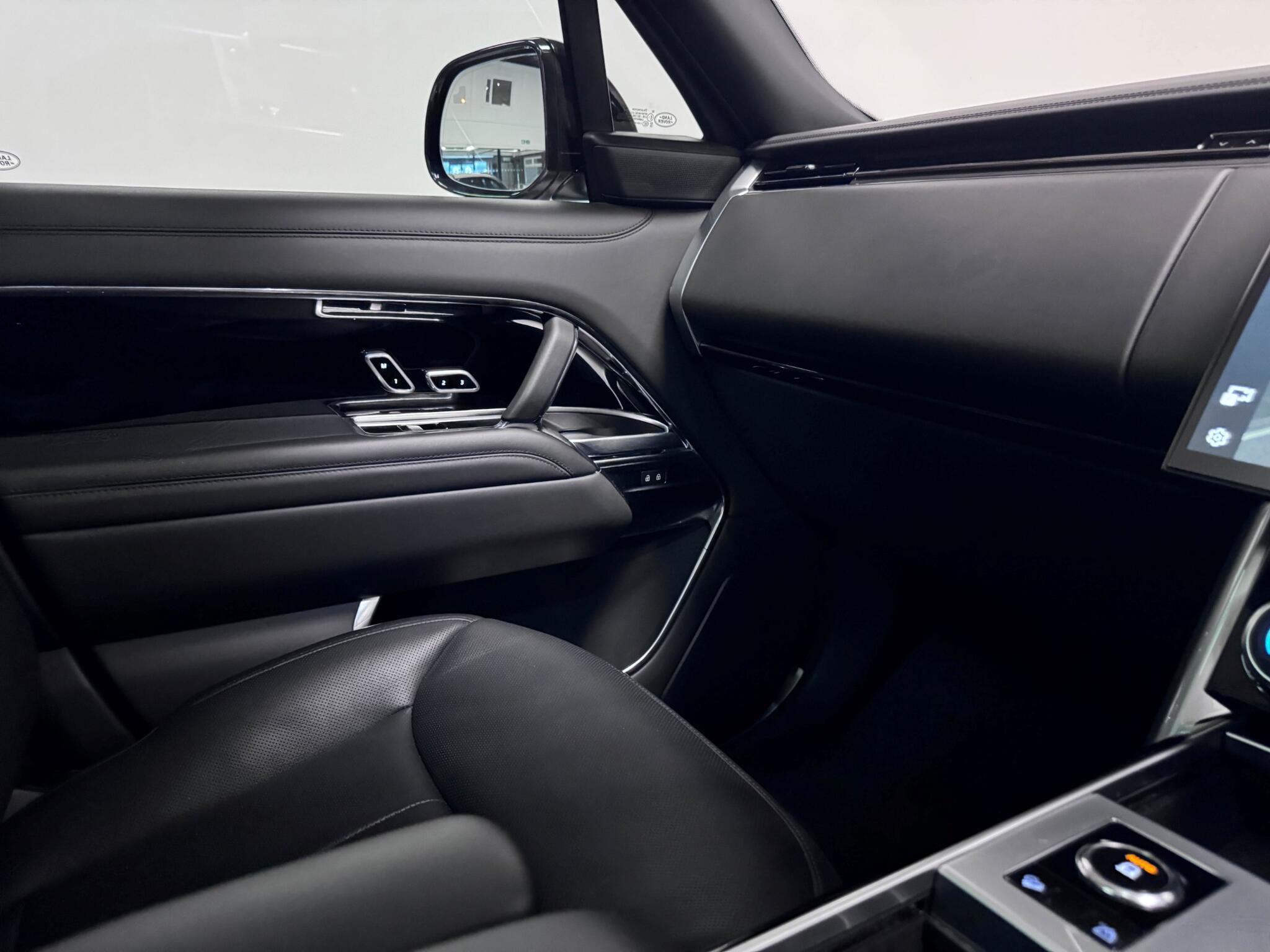 Land Rover Range Rover view 46