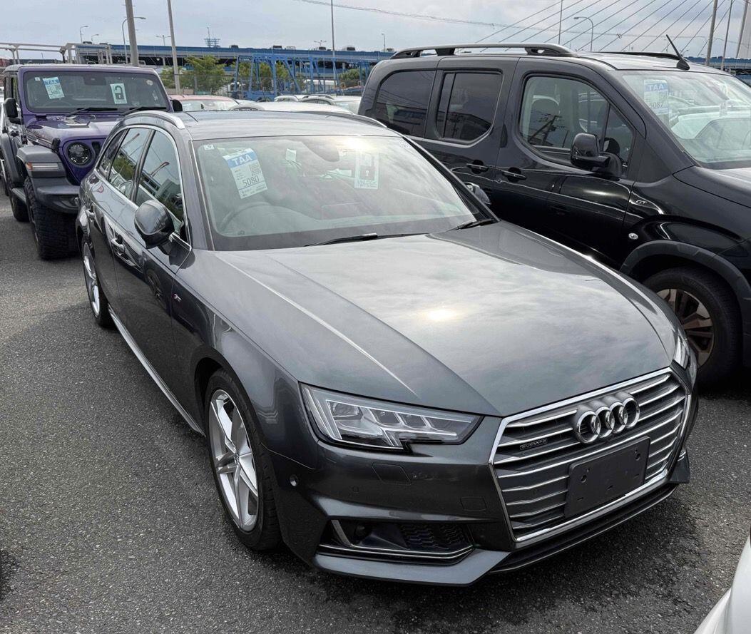 Audi A4 view 7