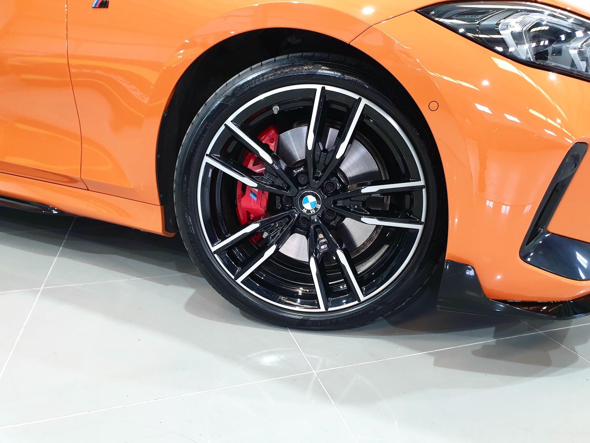 BMW 3 Series view 14