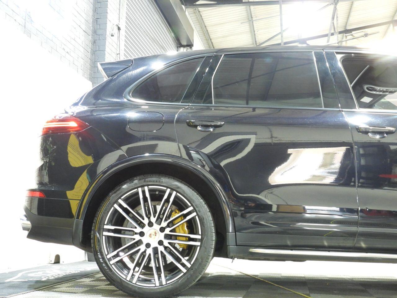 Porsche Cayenne view 14