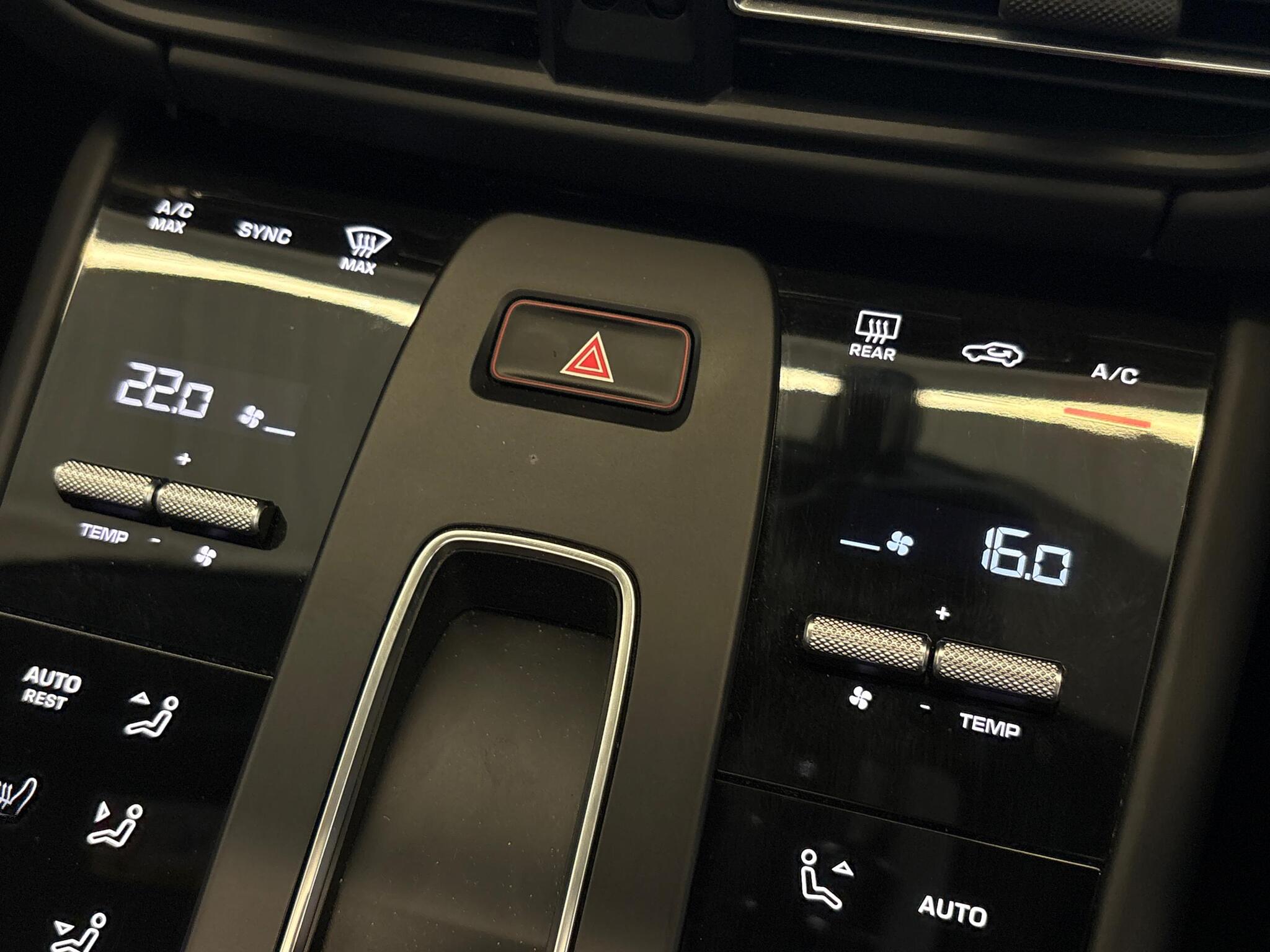 Porsche Macan view 45