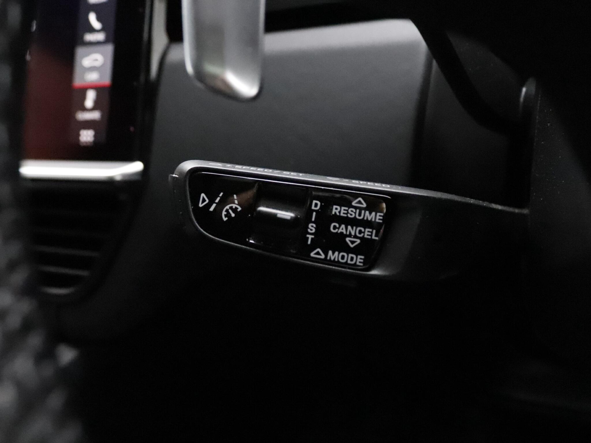 Porsche Cayenne view 36