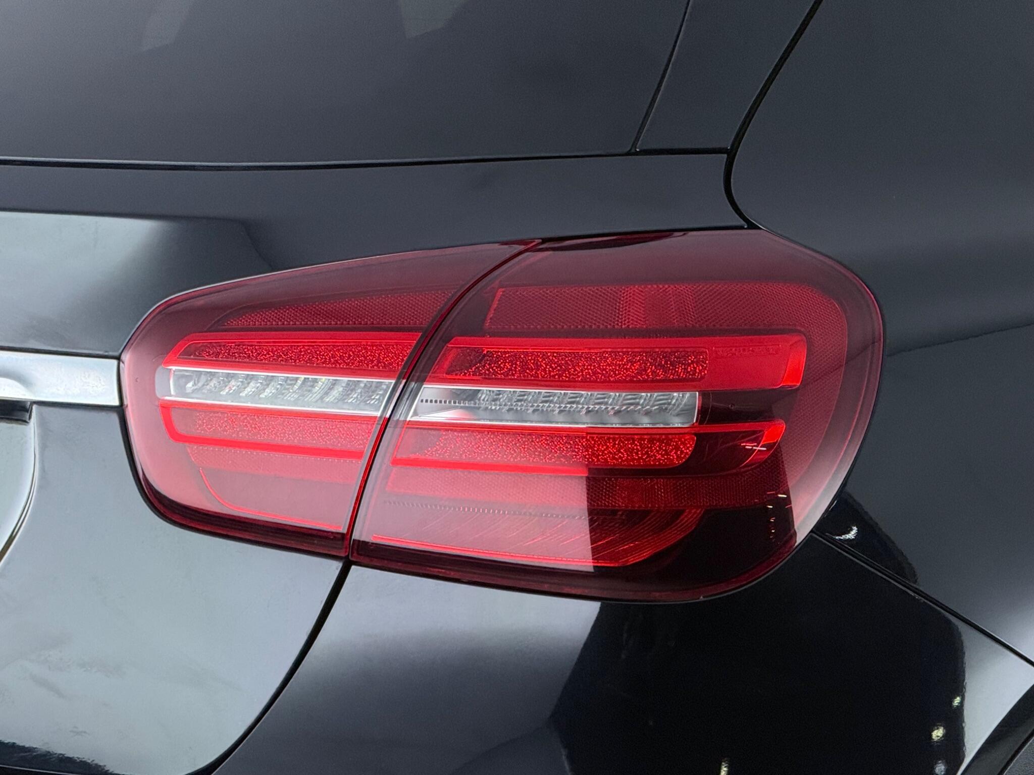 Mercedes-Benz GLA view 11