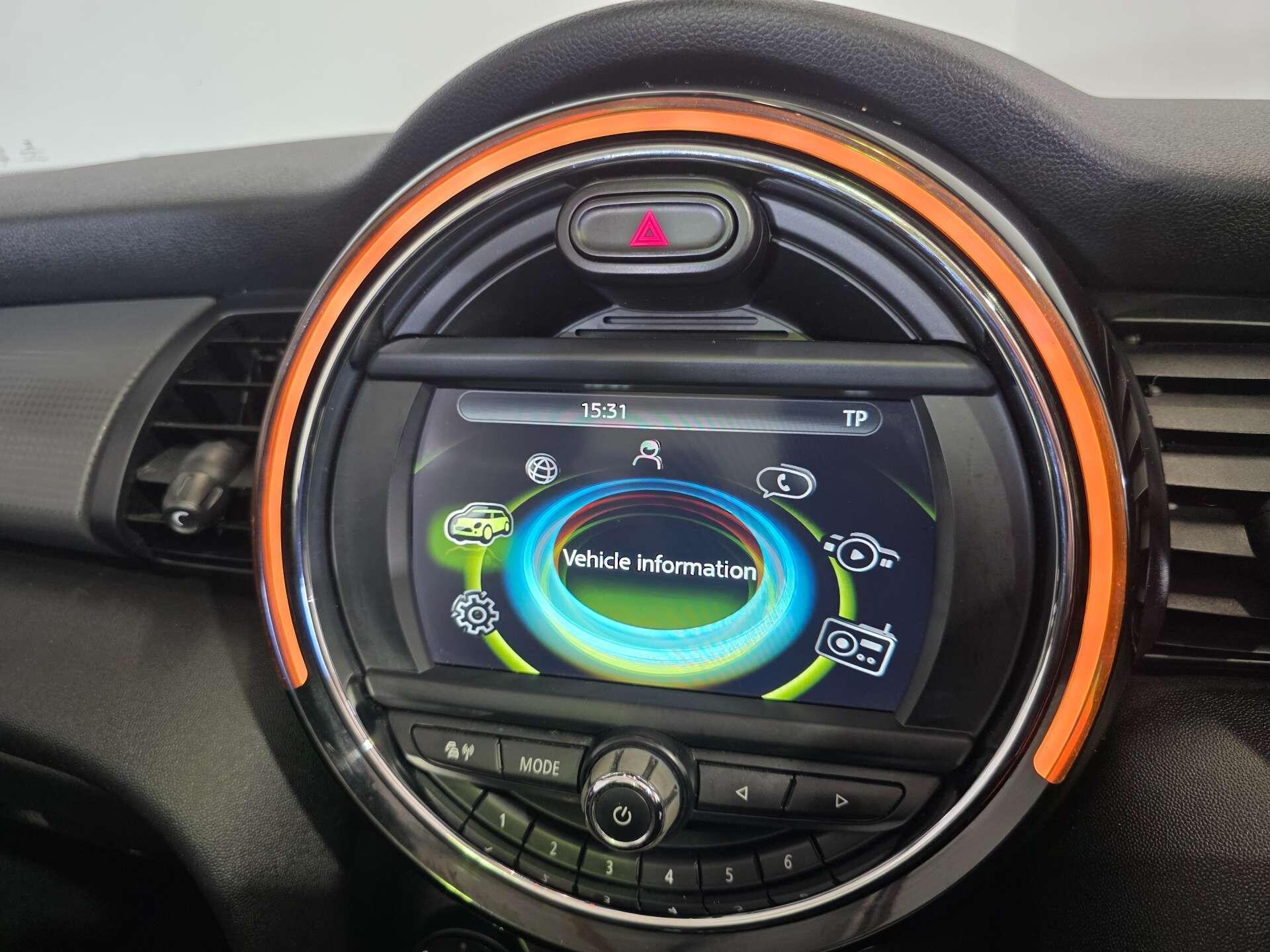 Mini Convertible view 32