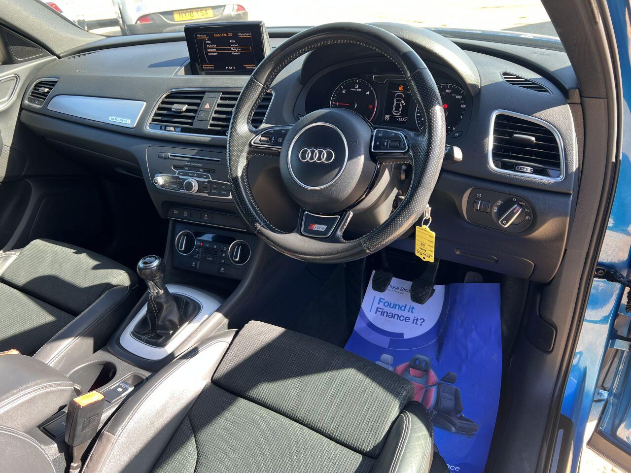Audi Q3 view 16