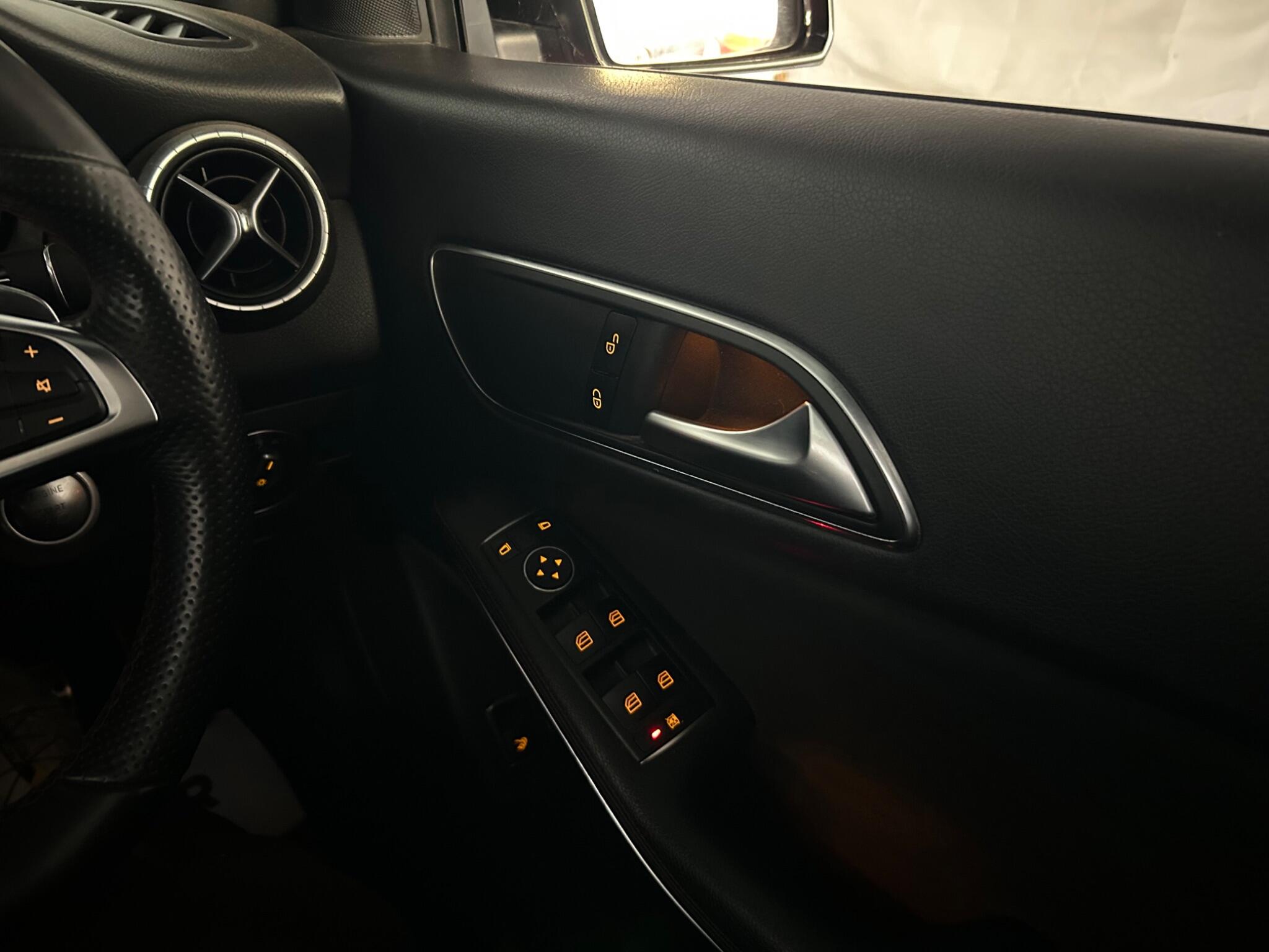 Mercedes-Benz Cla view 24