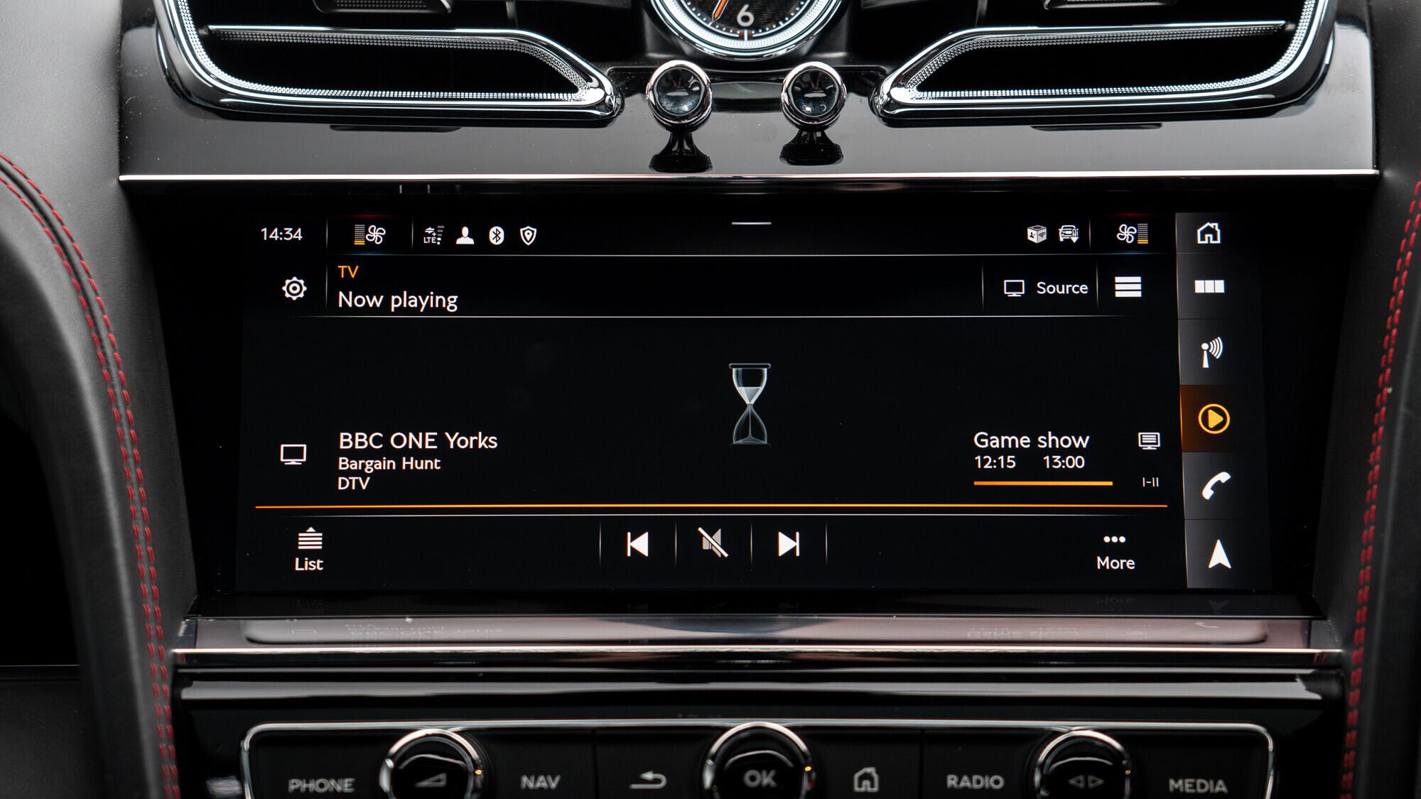 Bentley Bentayga view 22