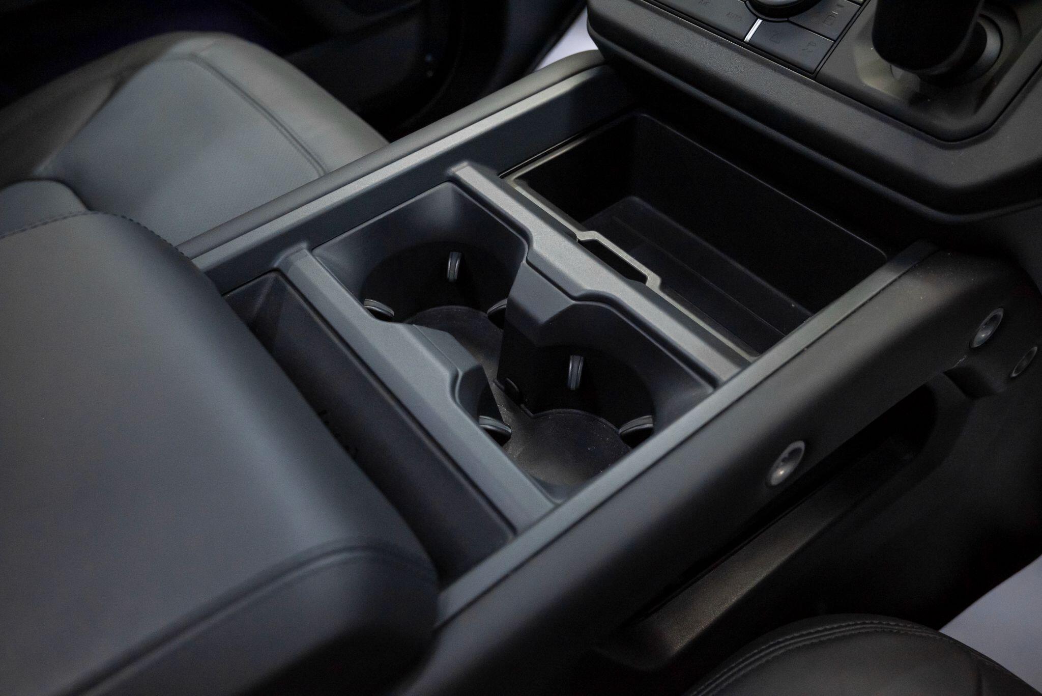 Land Rover Defender view 15