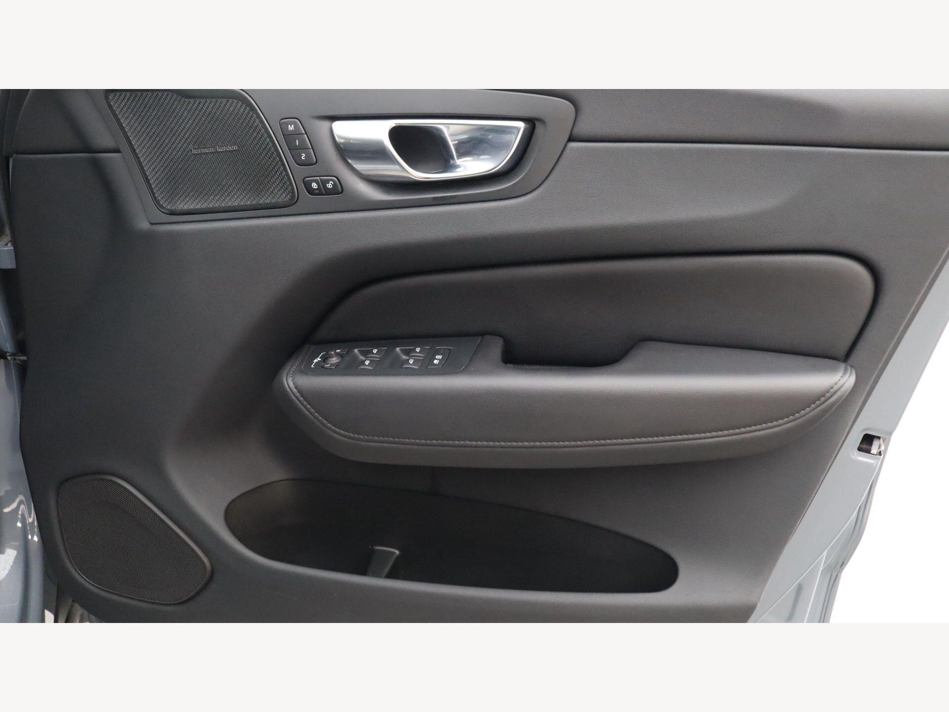 Volvo XC60 view 29